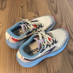Brooks Caldera 6 Trail Shoes, Women Size 7